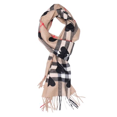 sciarpa burberry con cuori
